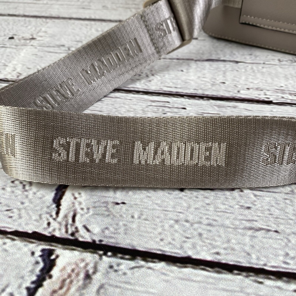 Steve Madden Fanny Pack Crossbody Bag Logo Belt with AirPod Case Mushroom - Picture 5 of 12